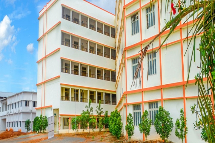 https://cache.careers360.mobi/media/colleges/social-media/media-gallery/2735/2018/10/1/Campus view of Usha Rama College of Engineering and Technology Krishna_Campus-view.jpg